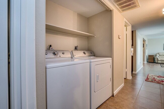 Building Photo - 460 N 64th Pl