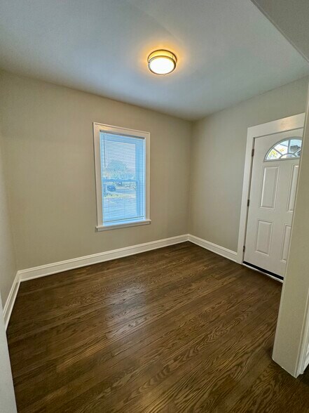 Entry - 2501 Grove St