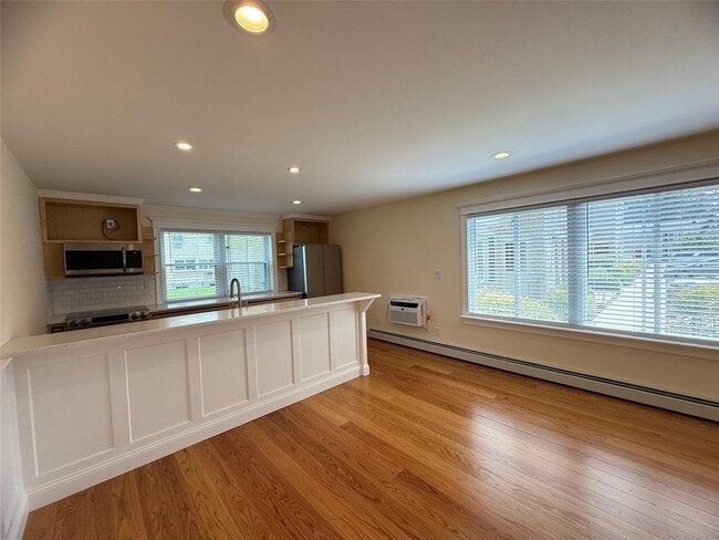 Building Photo - 250 Beechwood Ave