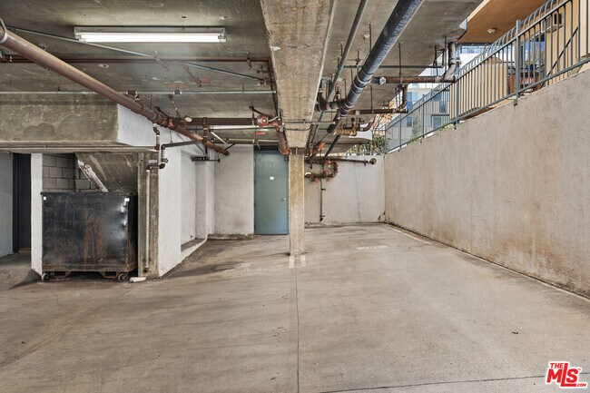 Building Photo - 3603 Dunn Dr