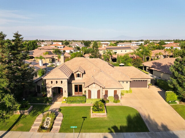 Building Photo - 2510 Tiverton Dr