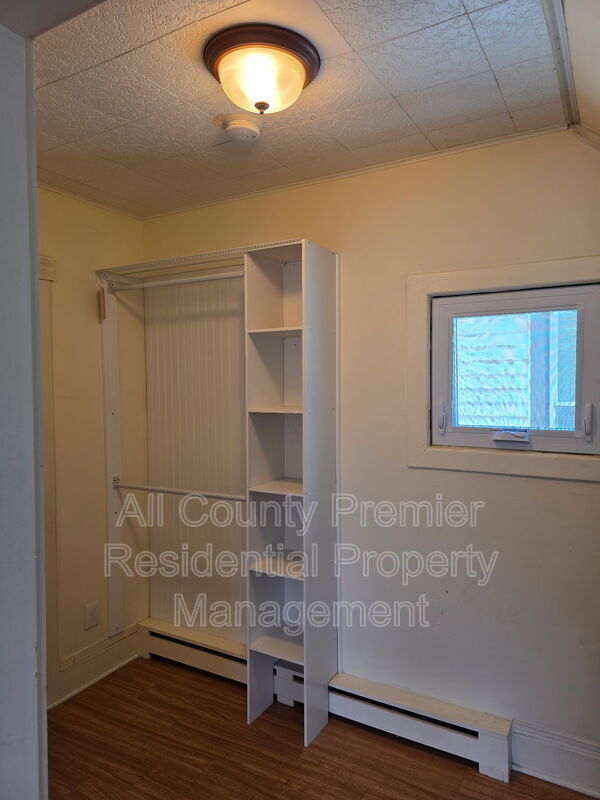 Building Photo - 4 Henshaw Ct