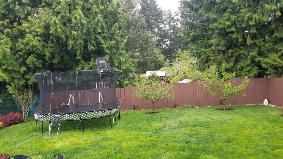 Building Photo - 1033 Chelan Ave NE