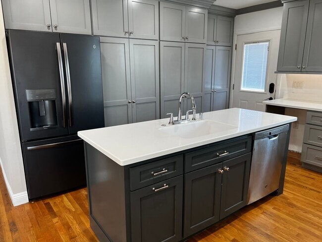 Building Photo - 3 Bed 2 Bath Home For Rent in an Excellent...