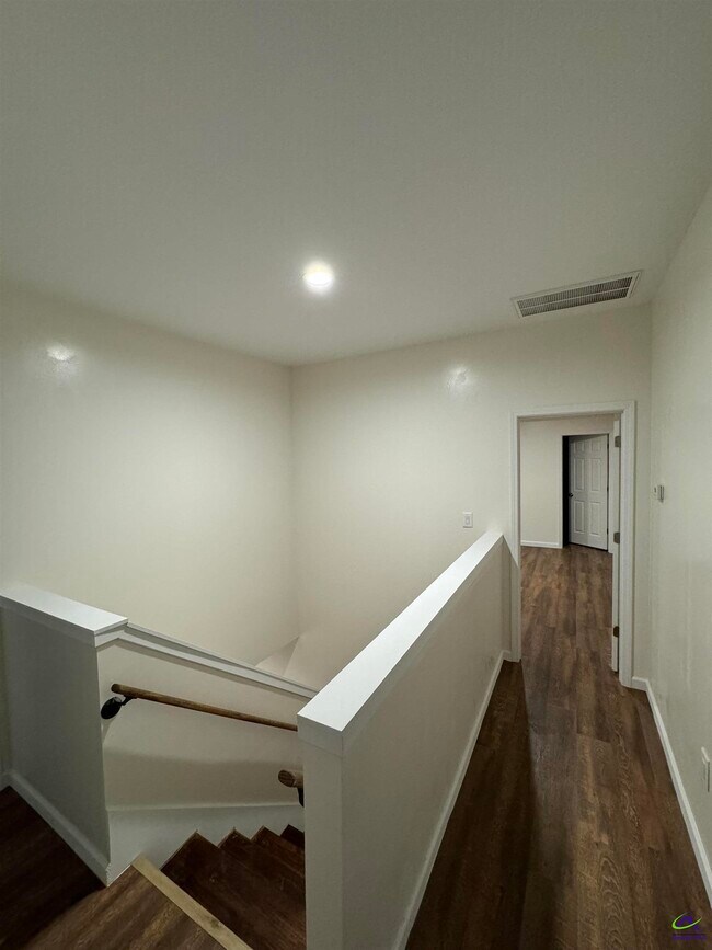 Building Photo - 104 Acorn Ridge Ct