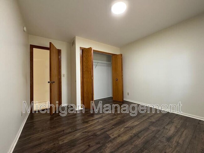 Building Photo - 40250 Pinetree Dr