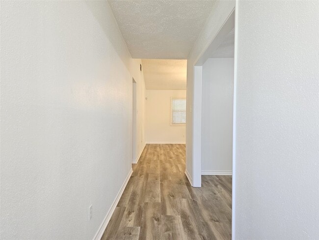 Building Photo - 10615 Heatherford Dr