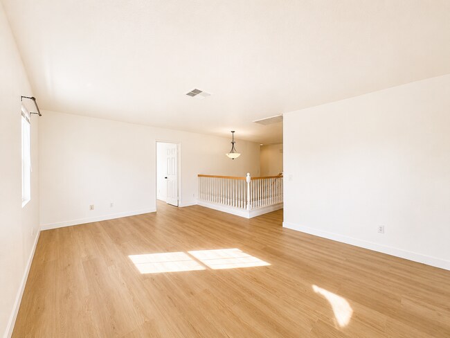 Building Photo - Beautifully Updated 5 Bedroom House with 3 Car Garage For Rent