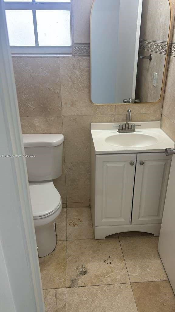 Building Photo - 820 NW 19th Ct