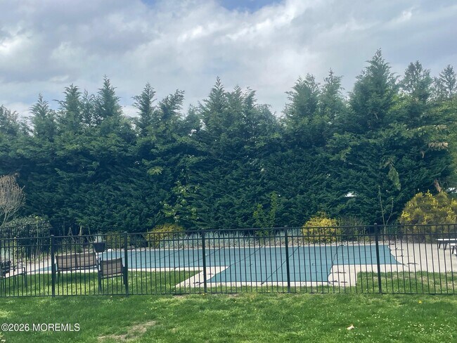 Building Photo - 81 Hollywood Ave