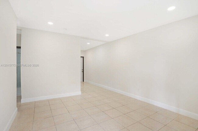 Building Photo - 502 NW 7th Ct