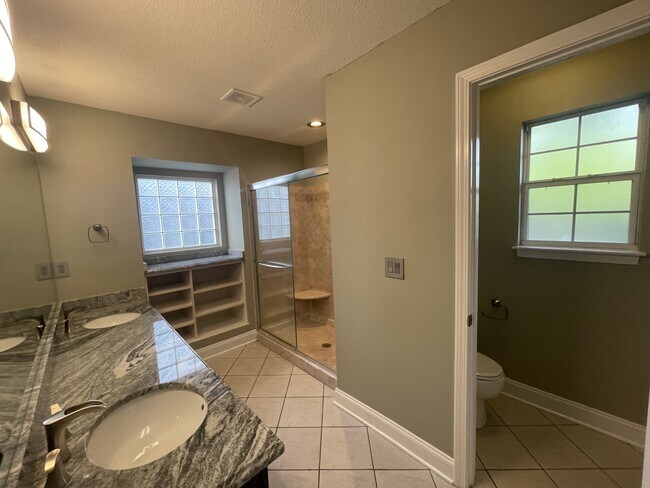 Building Photo - 858 Van Dyke Dr