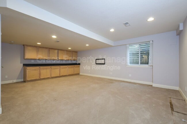 Building Photo - 566 Josephine St