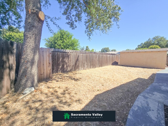 Building Photo - 8765 Crucero Dr