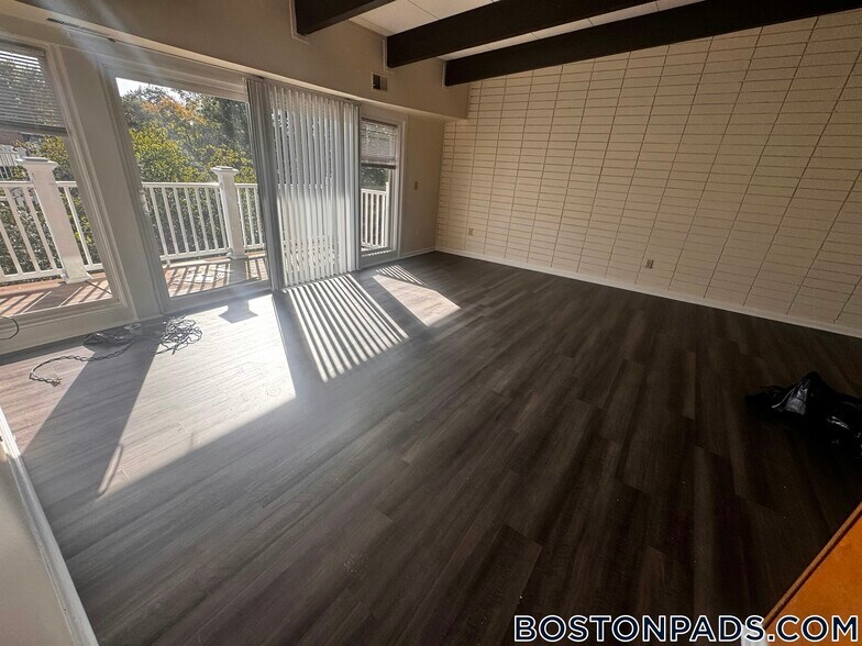 Building Photo - 16 Westgate Dr