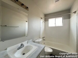 Building Photo - 2802 Lasses Blvd