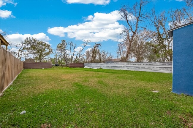 Building Photo - 12906 Gladden Dr