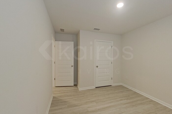 Building Photo - 124 Swallowtail Ln