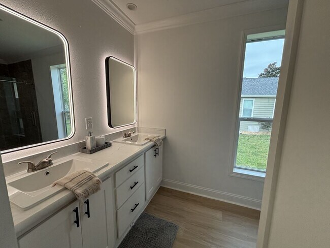 Building Photo - 5805 Mora Pl