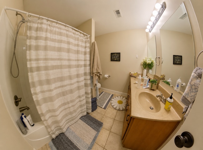 Building Photo - 3D Tour Available-HUGE Bedrooms + 2-Car Garage + Pet Friendly + Washer and Dryer Included! Availa...