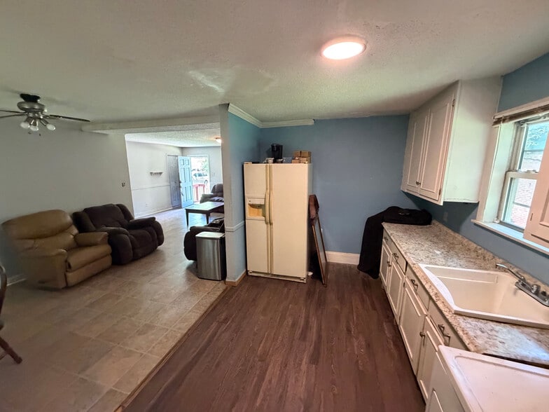 Building Photo - Room in House on Longleaf Dr
