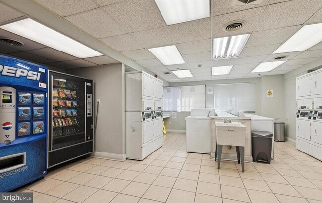 Building Photo - 2101 Chestnut St