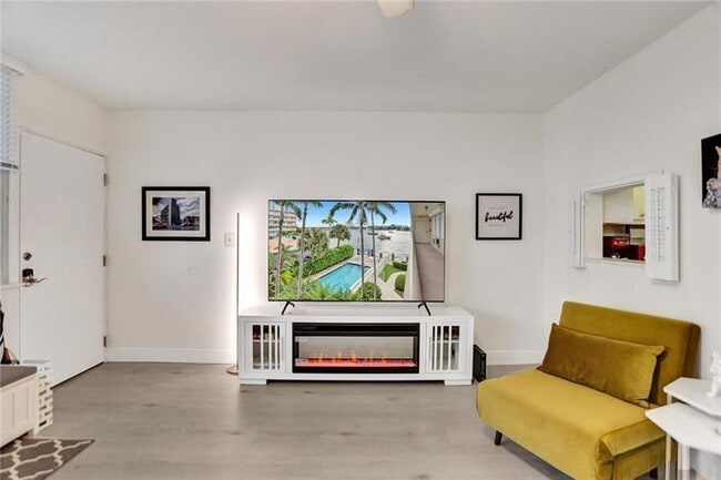 Building Photo - 101 N Birch Rd