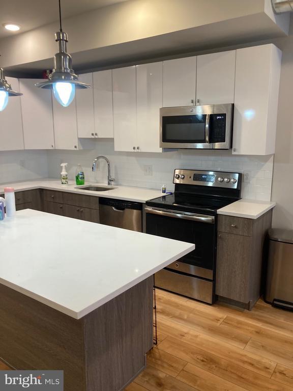 Building Photo - 2553 N Front St