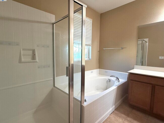 Building Photo - 137 W Questa Trail