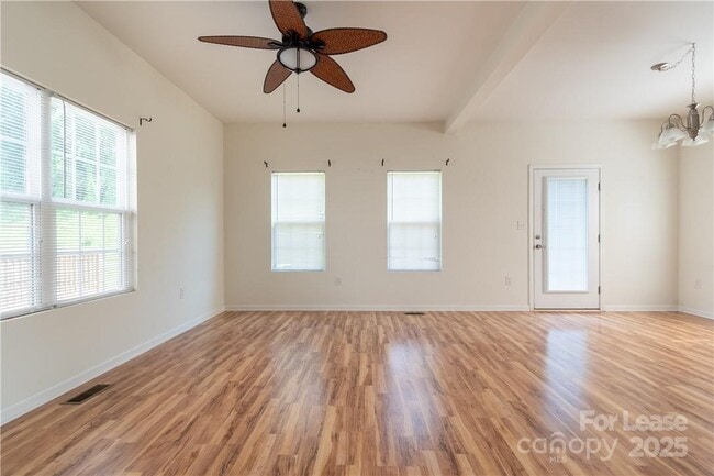 Building Photo - 108 Lookout Point Pl