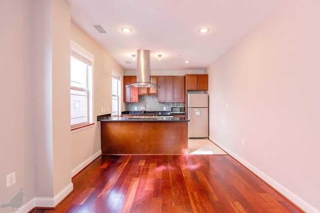 Building Photo - 3573 Warder St NW