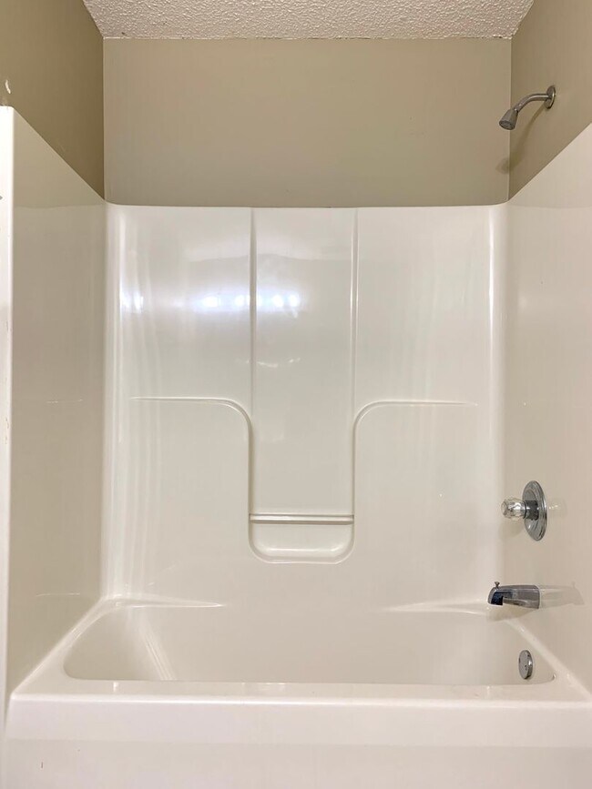 Building Photo - 106 Bowers Ct