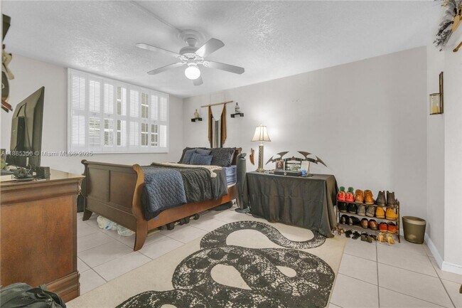 Building Photo - 9410 Poinciana Pl