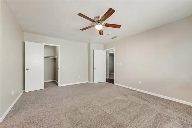 Building Photo - 2218 Meadowglen Dr