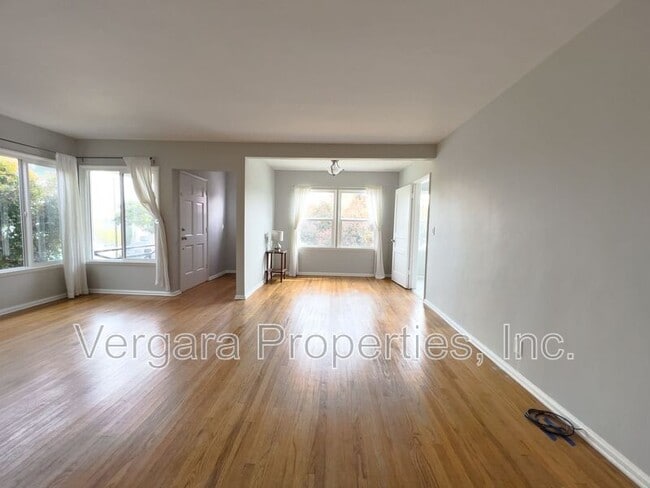 Building Photo - 623 Camino Real