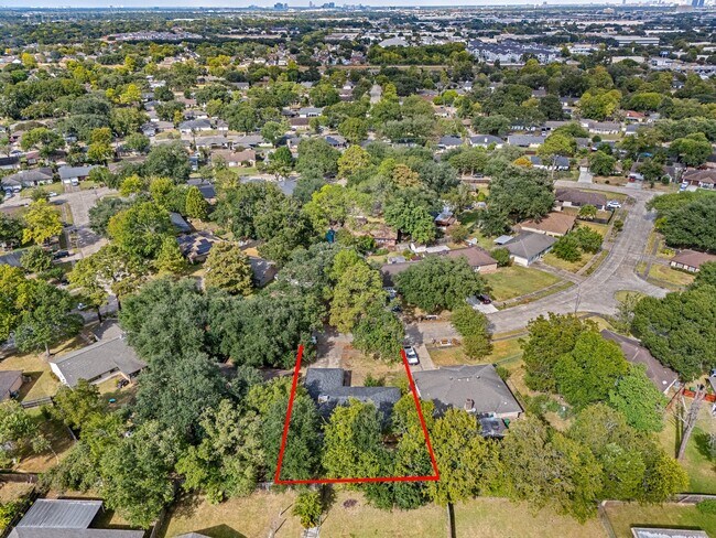 Building Photo - 11111 Longcommon Dr