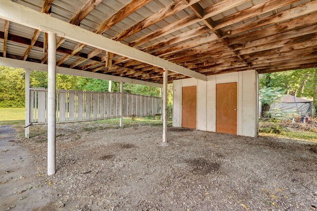 Building Photo - 708 S West Ave