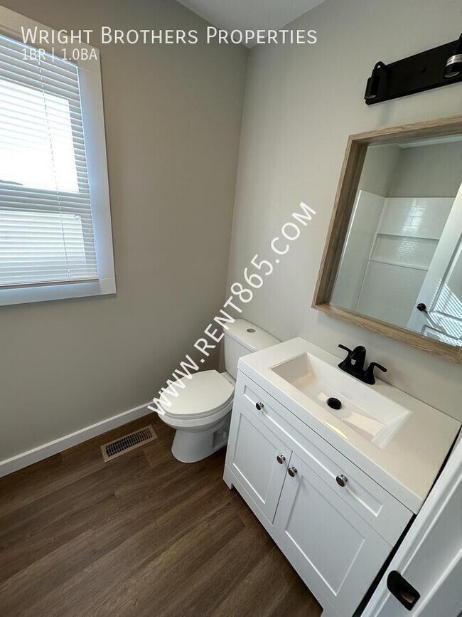 Building Photo - 116 Carrick St