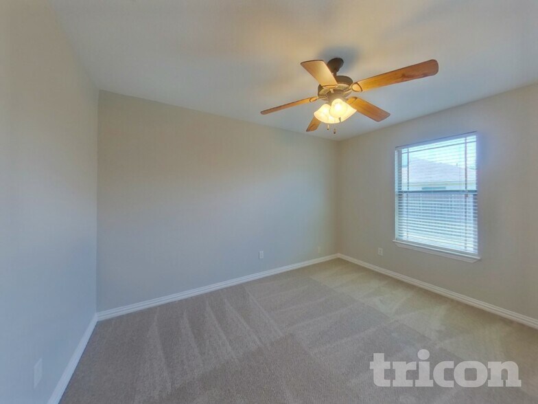 Building Photo - 825 Rambling Ct