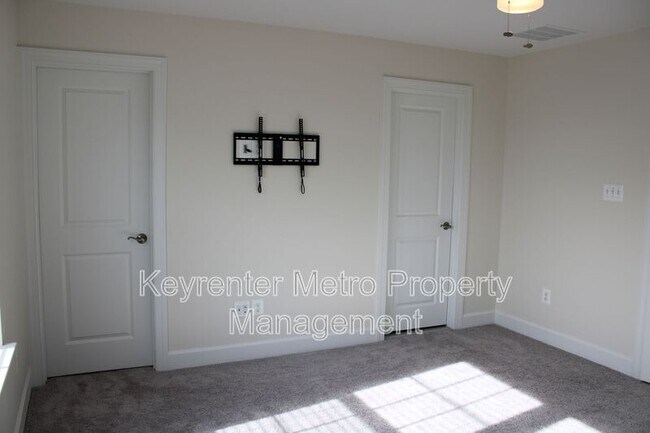 Building Photo - 2736 Pinebrook Rd