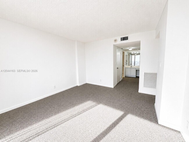 Building Photo - 290 174th St