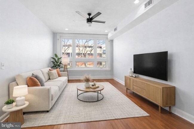 Building Photo - 1712 W Girard Ave