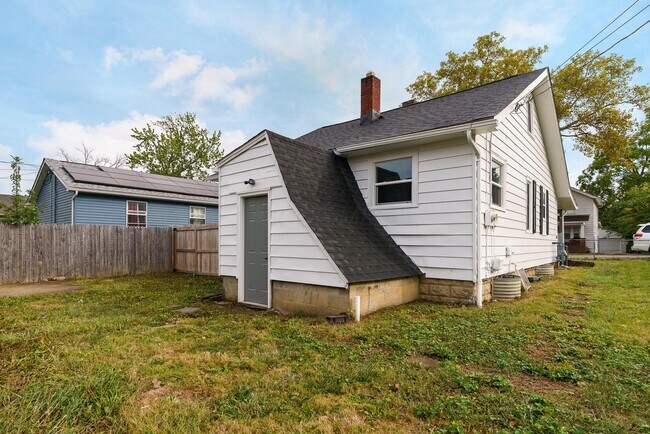 Building Photo - 2220 Sale Rd