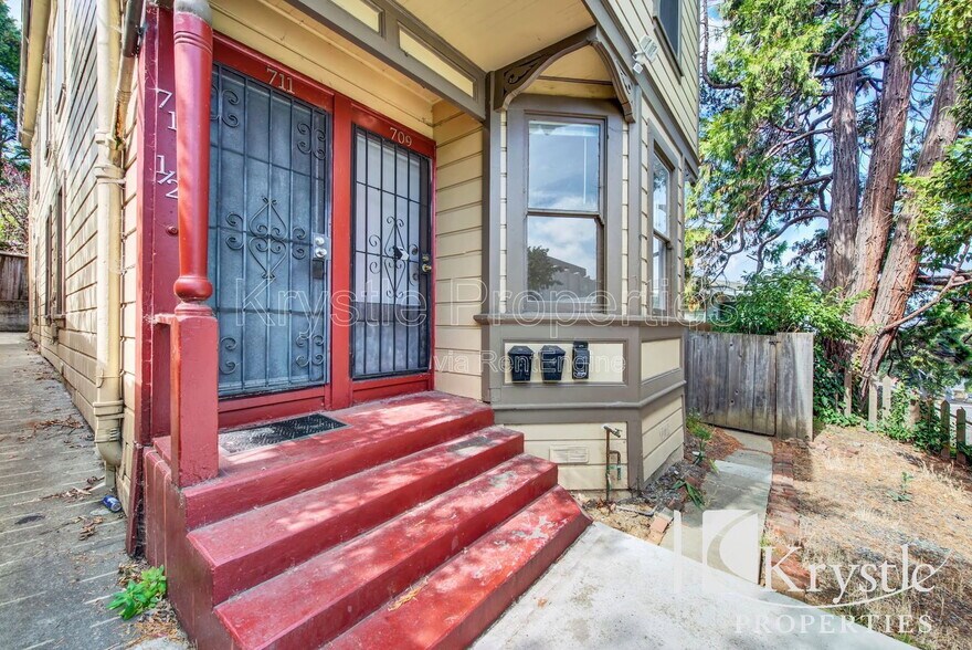 Building Photo - 709 Carolina St