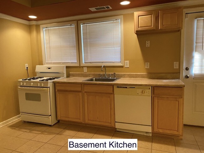 Building Photo - Beautiful house with finished basement