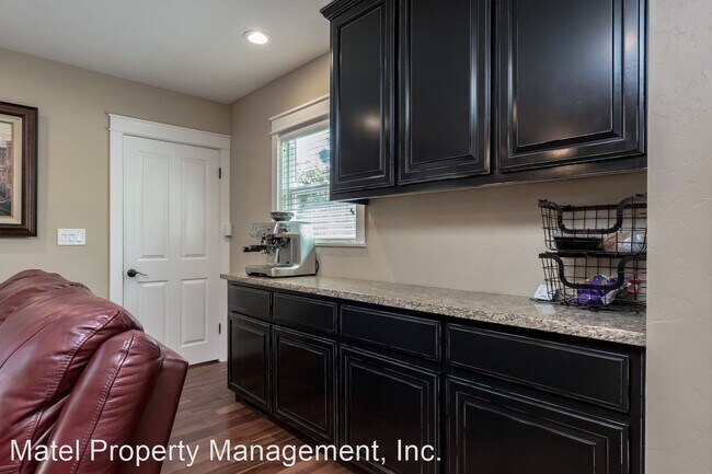 Building Photo - 4 br, 2.5 bath House - 1439 MERRITT ST