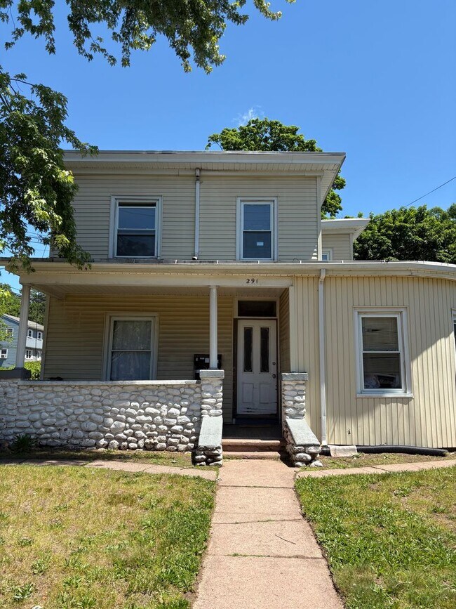 Building Photo - 291 Spruce St
