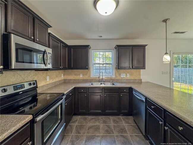 Building Photo - 142 Crestwood Ln