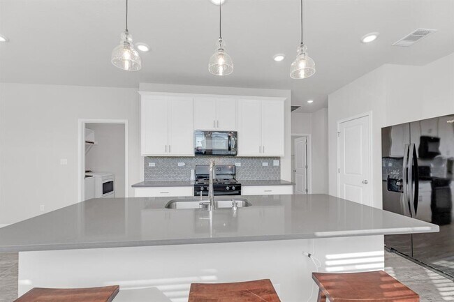 Building Photo - 101 Mountain Valley St