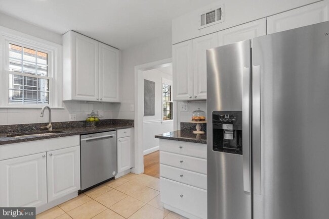 Building Photo - 2426 N Powhatan St